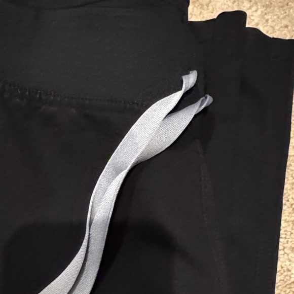 Figs Black Professional Scrub Set - Picture 4 of 5